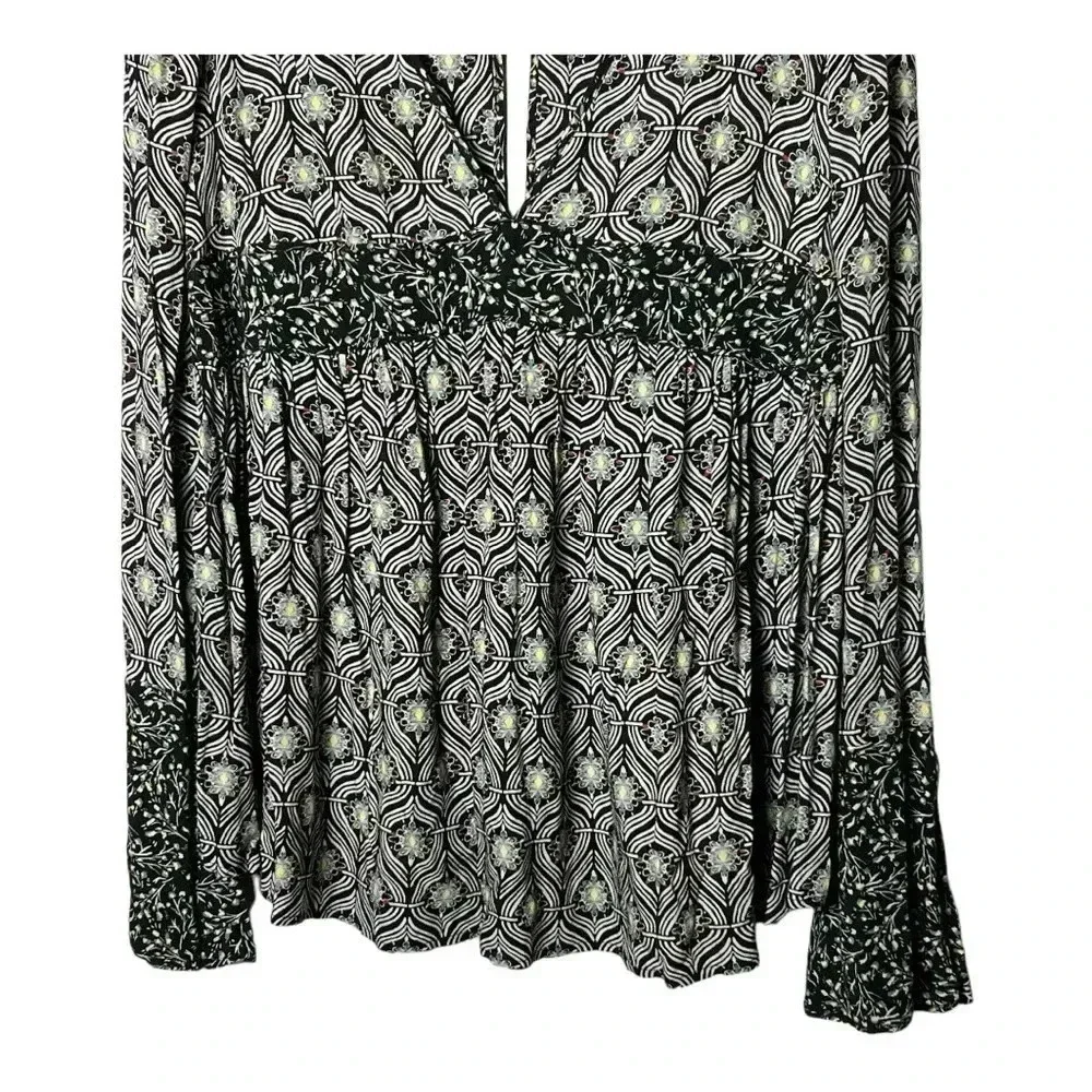 1514. FREE‎ PEOPLE ROLLING HILLS FLARED SLEEVE TOP SIZE XSMALL FLORAL PATTERN